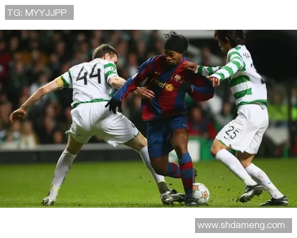 足球明星纷纷开通抖音平台分享生活与训练瞬间引发粉丝热议