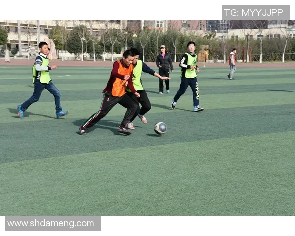 足球明星亲密瞬间大集合让我们一起感受他们的温暖与魅力